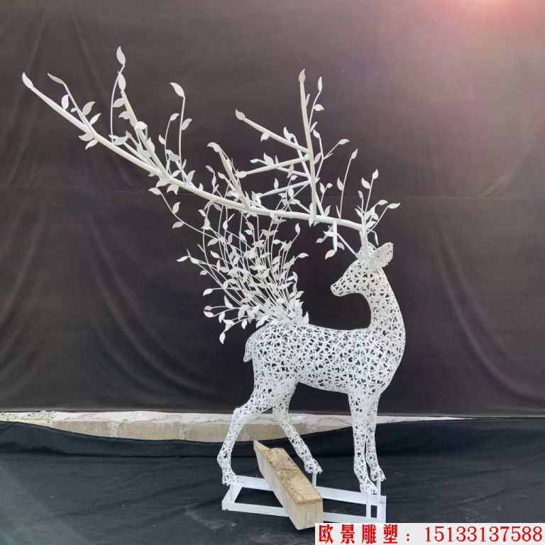 不锈钢创意景观镂空鹿雕塑1